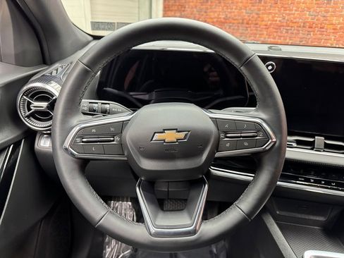 Used 2025 Chevrolet Equinox LT w/ Safety and Technology Package image 14