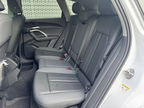 Certified 2025 Audi Q5 Premium w/ Convenience Package AWD/4WD image 11