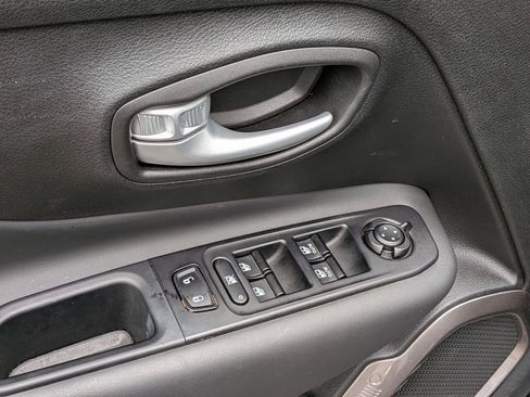 Used 2023 Jeep Renegade Latitude w/ Sun/Sound Group image 10