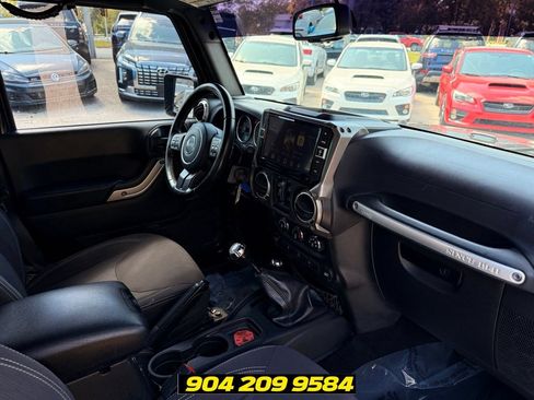Used 2017 Jeep Wrangler Unlimited Rubicon w/ Connectivity Group AWD/4WD image 35