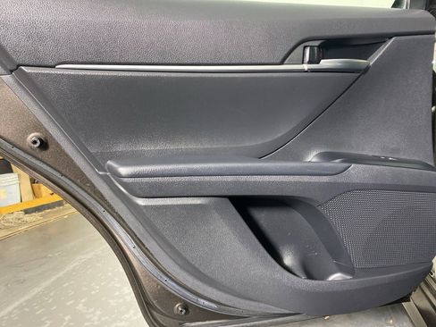 Used 2018 Toyota Camry LE image 25