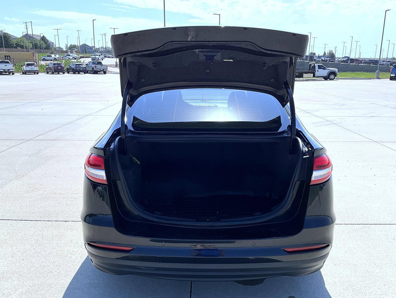 Used 2019 Ford Fusion SE FWD image 23