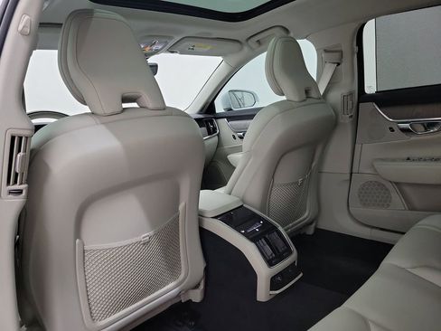 Used 2025 Volvo S90 B6 Plus image 14