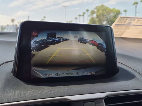 Used 2018 MAZDA MAZDA3 Touring FWD image 22
