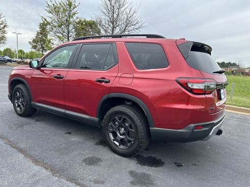 Certified 2025 Honda Pilot TrailSport image 7
