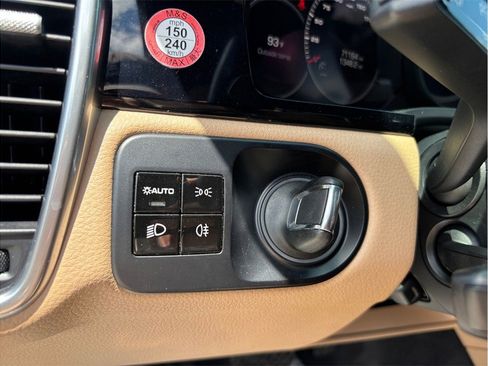 Used 2020 Porsche Cayenne AWD/4WD image 27