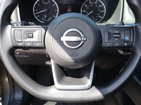 Used 2024 Nissan Rogue SV FWD image 11