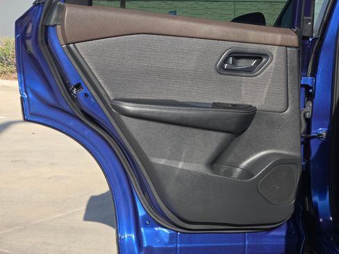 Used 2021 Nissan Rogue S image 14