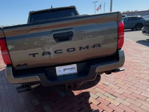 Used 2025 Toyota Tacoma TRD Sport AWD/4WD image 8