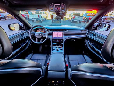 Used 2025 Jeep Grand Cherokee L Overland w/ Luxury Tech Group IV image 2