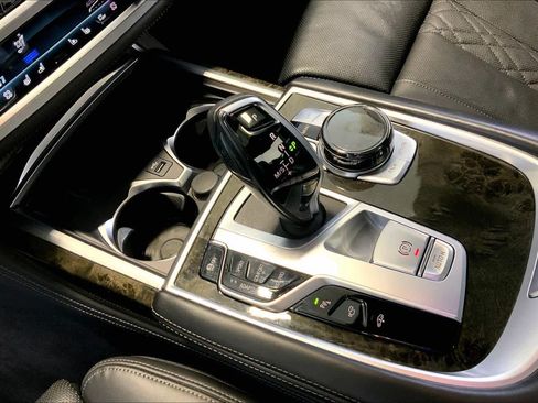 Used 2022 BMW 750i xDrive w/ Luxury Rear Seating Package AWD/4WD image 16