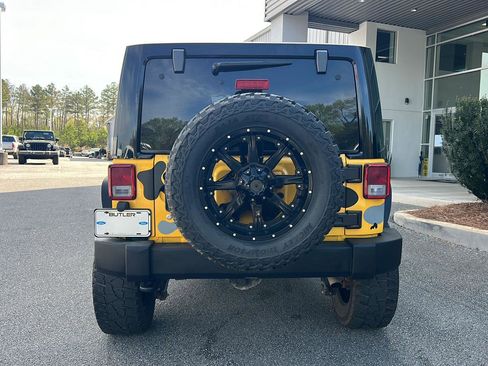 Used 2015 Jeep Wrangler Unlimited Rubicon w/ Connectivity Group image 5