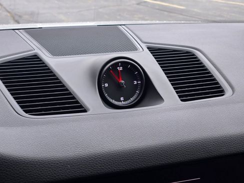 Used 2023 Porsche Cayenne Platinum Edition image 15