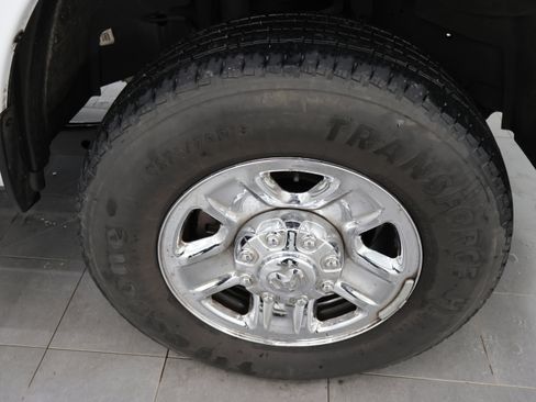 Used 2024 RAM 3500 Tradesman w/ Chrome Appearance Group image 3