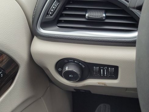 Used 2024 Chrysler Pacifica Limited w/ Trailer Tow Group image 12