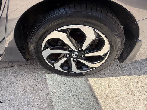 Used 2017 Honda Accord EX-L image 10