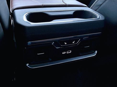 Used 2024 GMC Sierra 3500 Denali Ultimate image 34