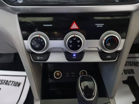 Used 2019 Hyundai Elantra SEL FWD image 28