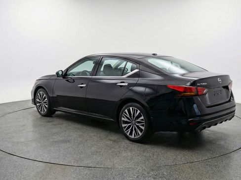 Used 2025 Nissan Altima 2.5 SV FWD image 6