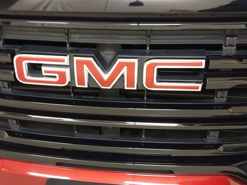 Used 2023 GMC Acadia SLE w/ Driver Convenience Package image 31