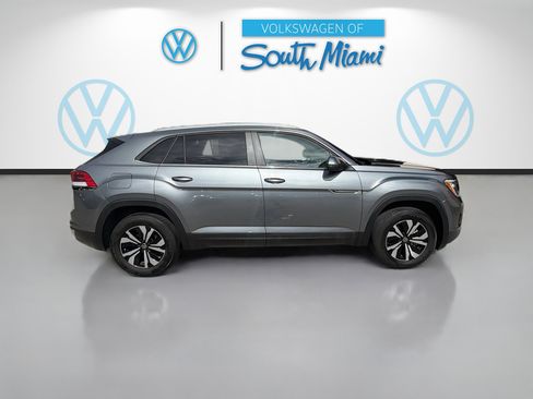 Certified 2024 Volkswagen Atlas Cross Sport SE FWD image 8