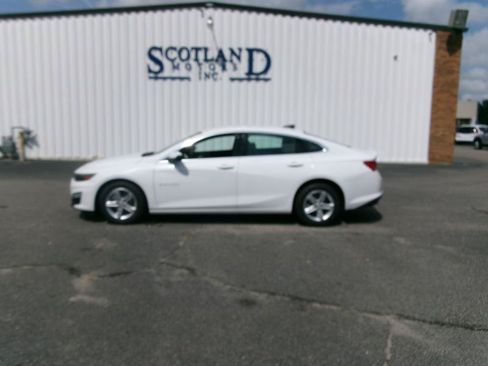 Used 2024 Chevrolet Malibu LS w/ Driver Confidence Package FWD image 1