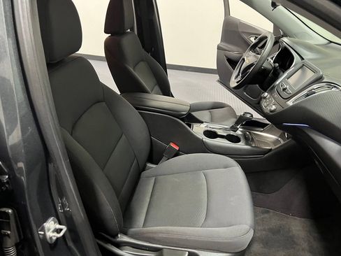Used 2017 Chevrolet Malibu LT FWD image 11