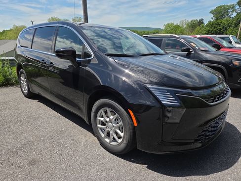 New 2027 Chrysler Pacifica Select FWD image 1