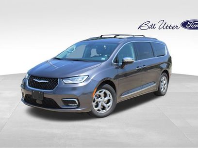 Used 2023 Chrysler Pacifica Limited