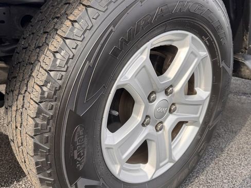 Used 2019 Jeep Wrangler Sport image 25