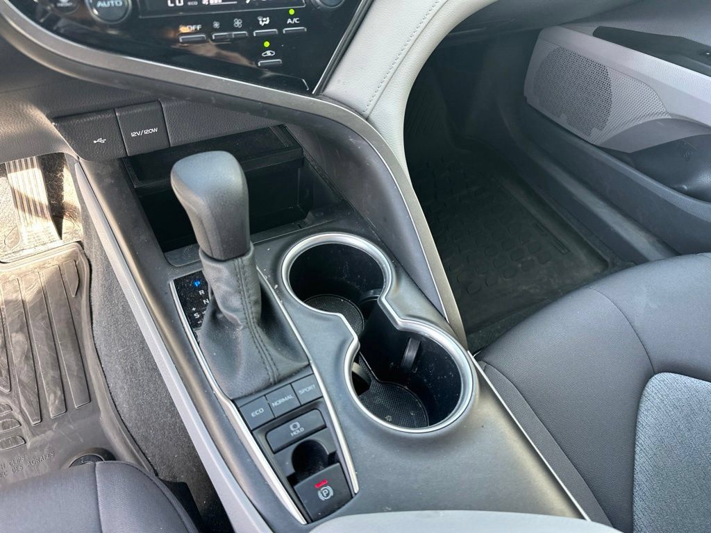 Used 2024 Toyota Camry LE AWD/4WD image 17