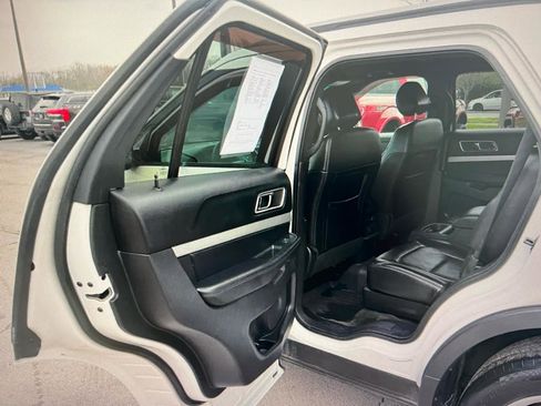 Used 2016 Ford Explorer XLT w/ Equipment Group 202A AWD/4WD image 10