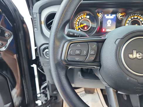 Used 2025 Jeep Gladiator Mojave AWD/4WD image 25