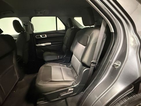 Used 2022 Ford Explorer XLT image 8