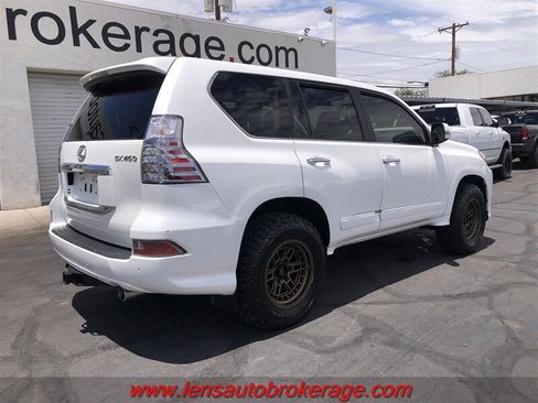 Used 2017 Lexus GX 460 Luxury w/ Preferred Accessory Package AWD/4WD image 9
