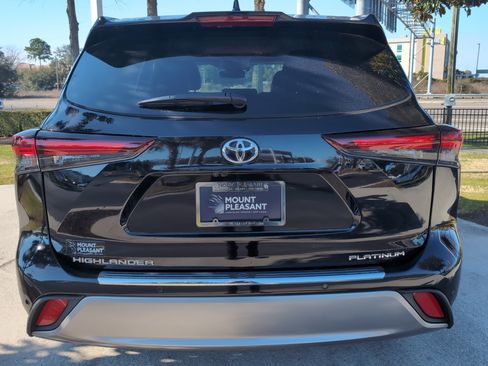 Used 2024 Toyota Highlander Platinum image 9