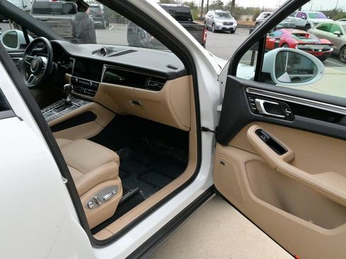 Used 2020 Porsche Macan image 50