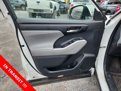 Used 2021 Toyota Highlander XLE image 16