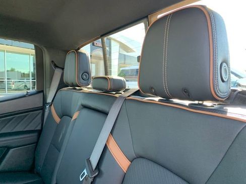 Used 2023 GMC Canyon AT4 w/ AT4 Premium Package AWD/4WD image 16
