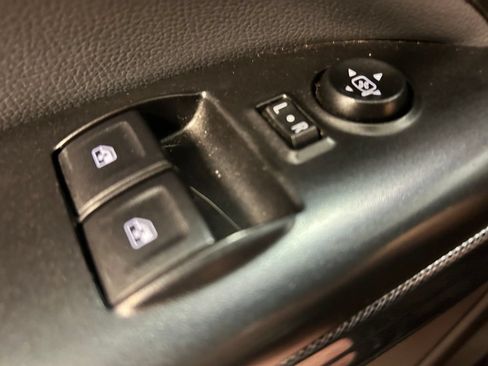 Used 2016 Chevrolet Colorado Z71 AWD/4WD image 7