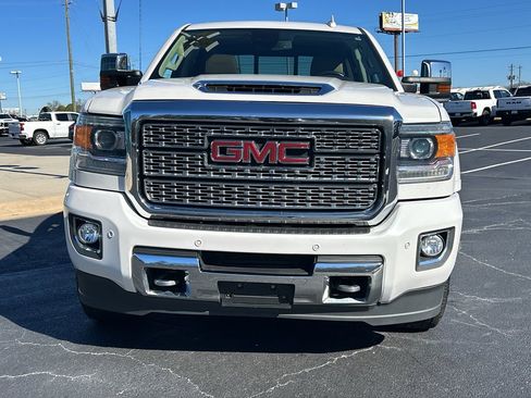Used 2019 GMC Sierra 2500 Denali w/ Duramax Plus Package image 2