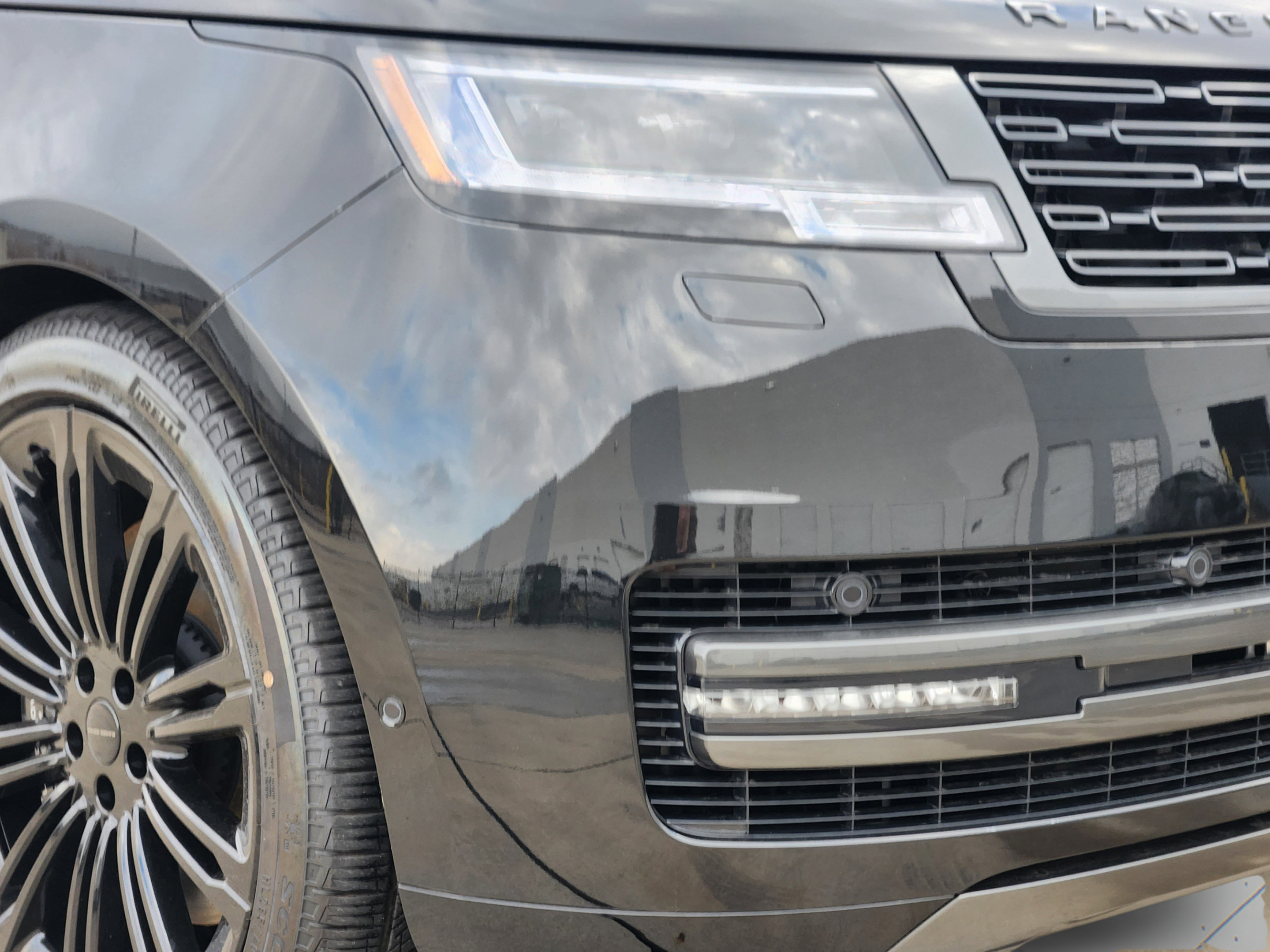 New 2026 Land Rover Range Rover Long Wheelbase SE AWD/4WD image 31