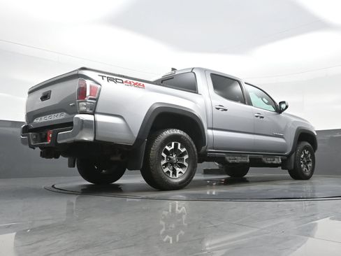 Used 2020 Toyota Tacoma TRD Off-Road AWD/4WD image 32