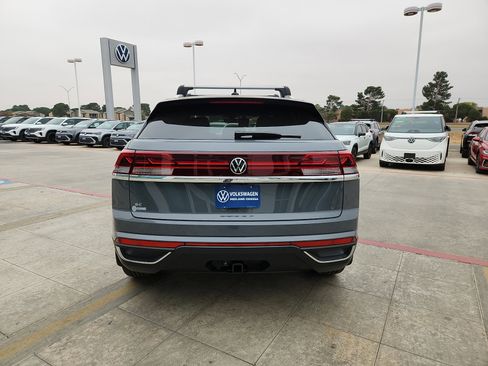 New 2026 Volkswagen Atlas Cross Sport SE image 6