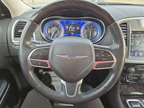 Used 2019 Chrysler 300 Limited image 17