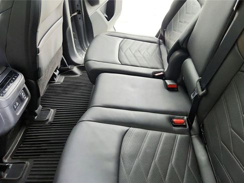 Used 2024 Nissan Pathfinder Platinum w/ Black Appearance Package AWD/4WD image 23