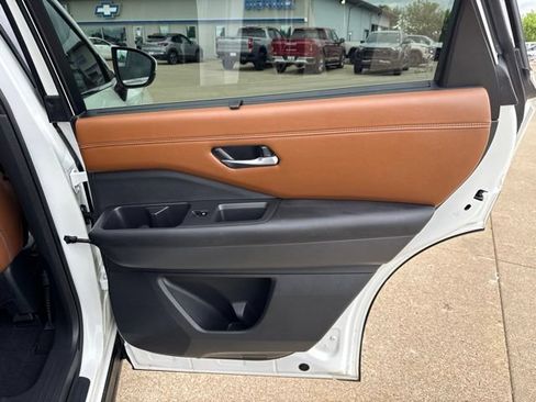 Used 2023 Nissan Pathfinder Platinum AWD/4WD image 26