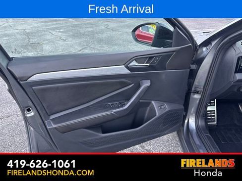 Used 2025 Volkswagen Jetta Sport FWD image 13