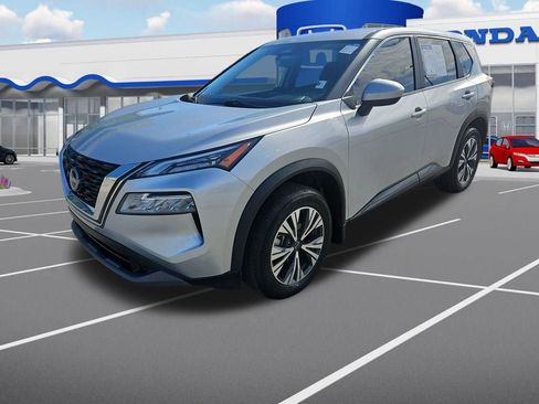 Used 2023 Nissan Rogue SV image 3