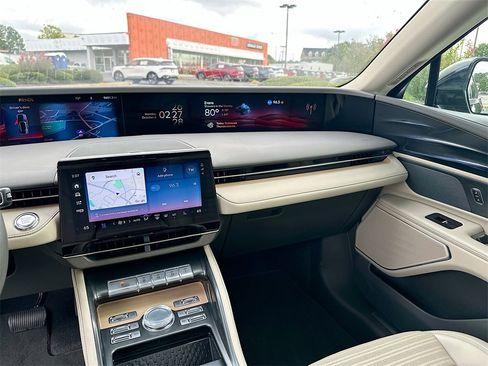 Used 2024 Lincoln Nautilus Reserve image 20